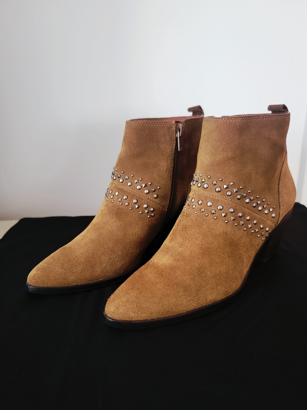 Lucky Brand Latinia Tan Suede Studded Western Ankle Boots Vibram Soles - 7M